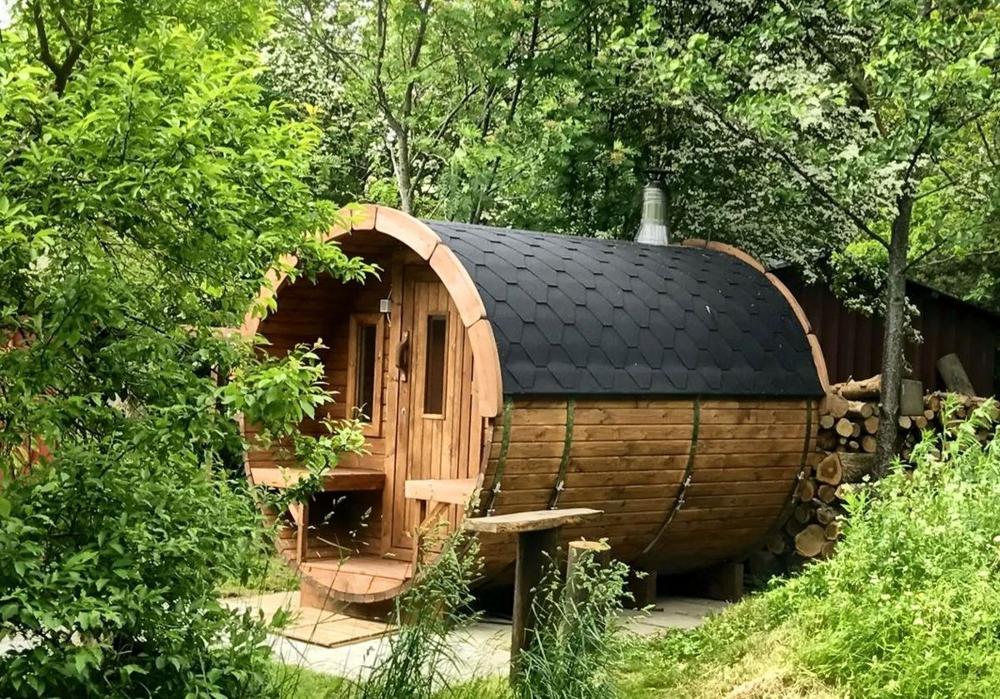 Saunafass 4,0 m/Ø 1,97 m mit Umkleideraum – Thermoholz