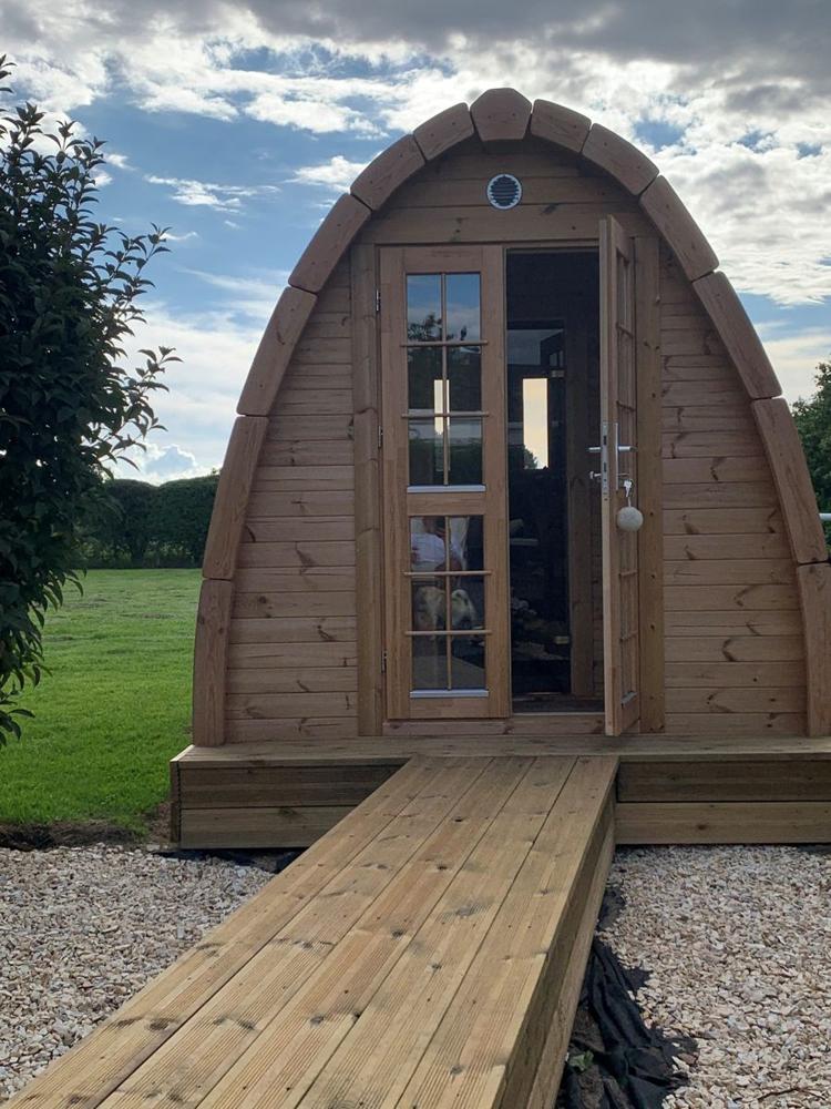 Sauna Pod 2,4 m x 4,0 m – Fichte
