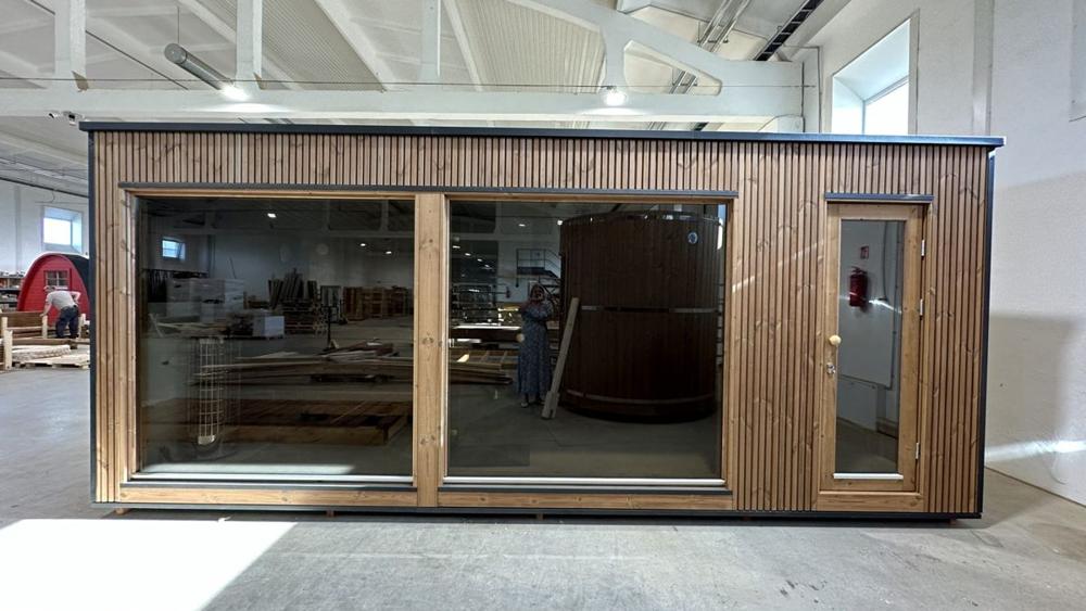 Modern Sauna 2.3x5.9 m mit Bad