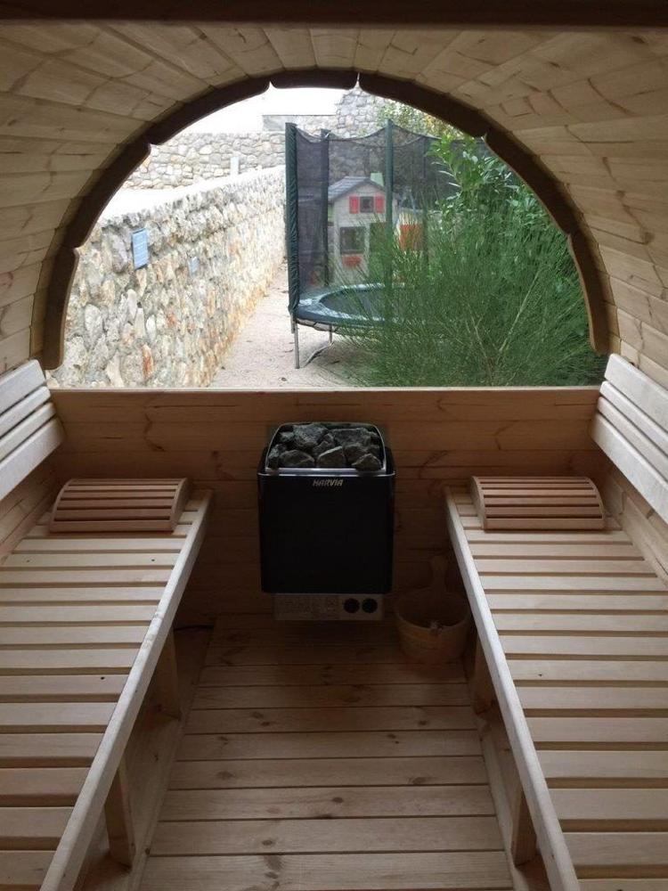 Saunafass 4,8 m/Ø 2,27 m mit Umkleideraum – Thermoholz