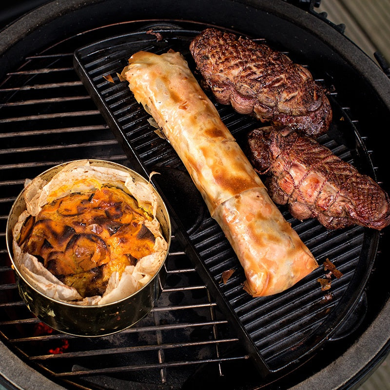 Big Green Egg halbrunde Grillplatte aus Gusseisen für Large – Original Herstelleraufnahme 2 von 3, Artikel 122988