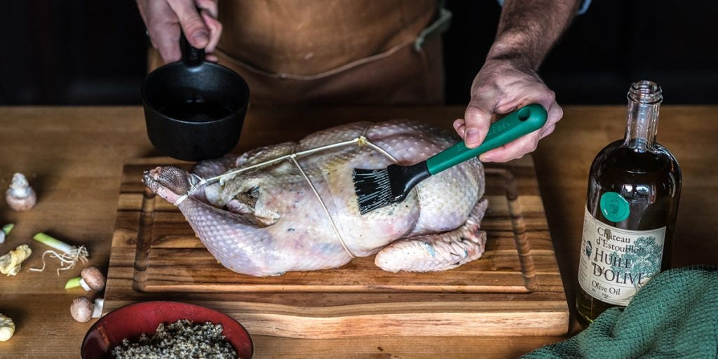 Big Green Egg Soßentopf aus Gusseisen mit Streichpinsel – Original Herstelleraufnahme 3 von 6, Artikel 127822