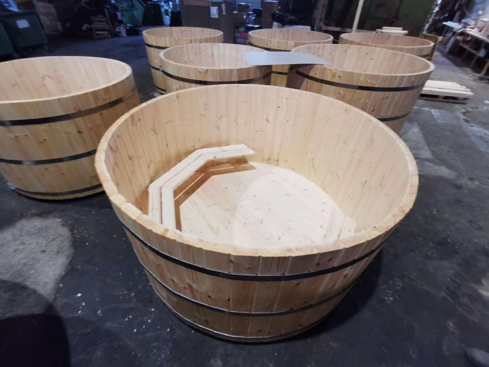 Hot Tub Ø 2,2 m Kiefer mit großem Innenofen