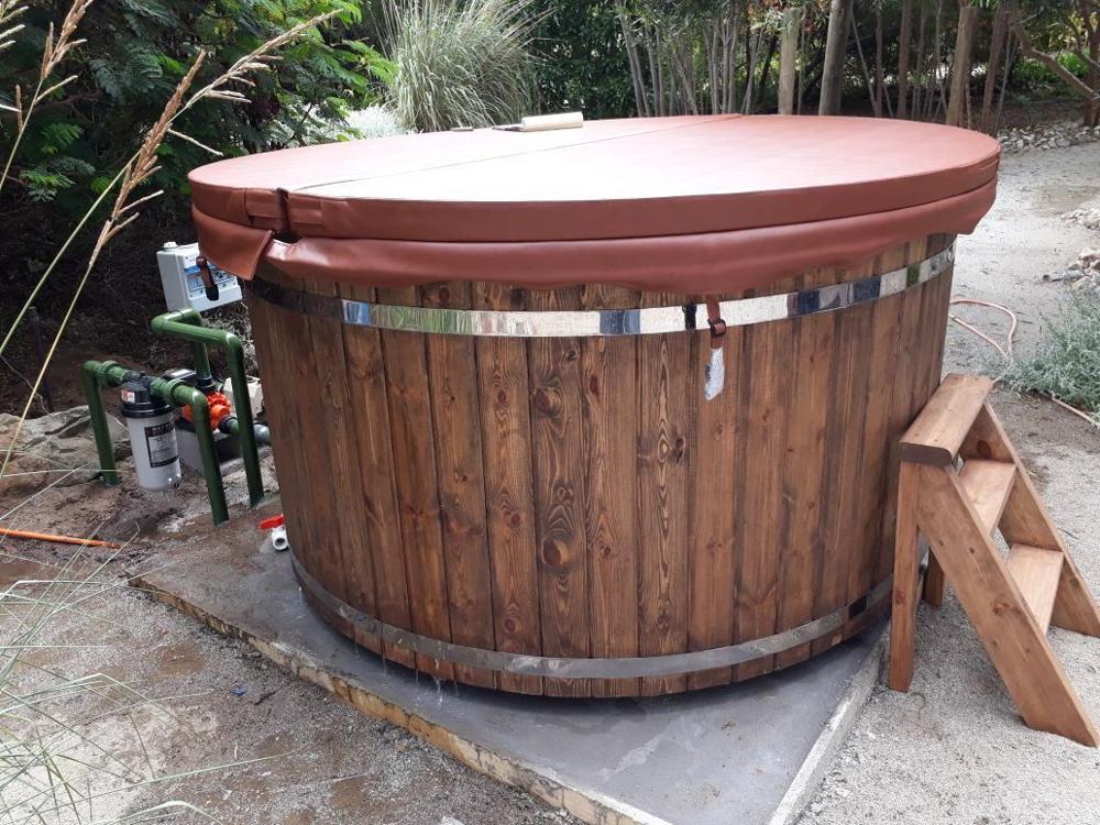 Hot Tub Ø 2,2 m Thermoholz mit großem Innenofen