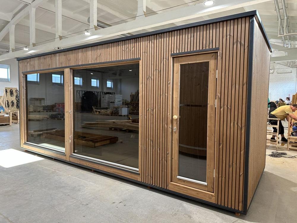 Modern Sauna 2.3x5.9 m mit Bad