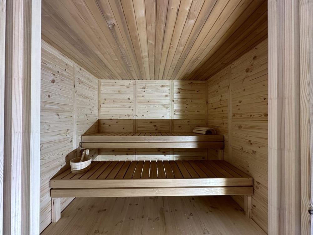 Eco Modern Sauna               2.4x4.8 m aus KieferHolz