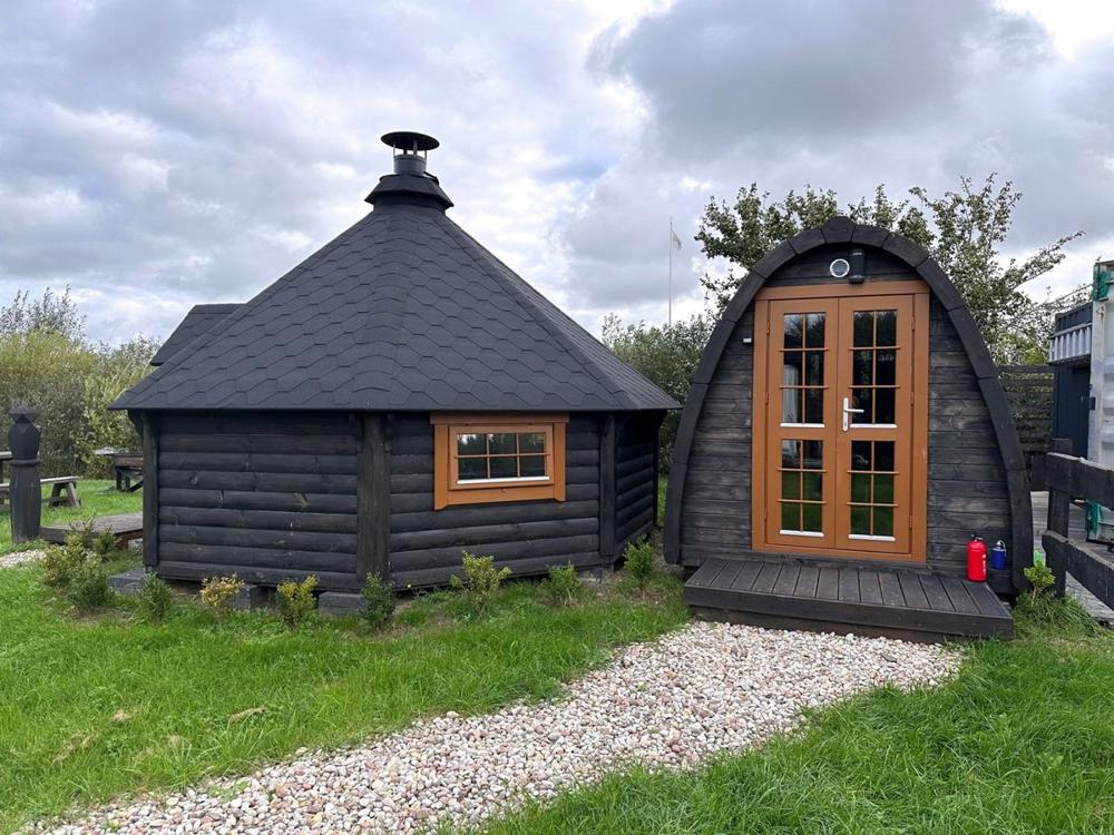 Sauna Pod 2,4 m x 5,9 m – Thermoholz
