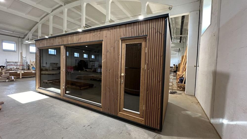 Modern Sauna 2.3x5.9 m mit Bad