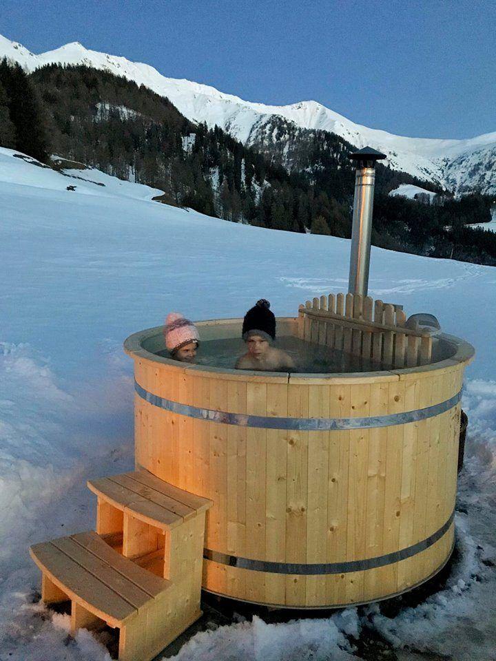 Quadratischer Hot Tub mit Außenofen