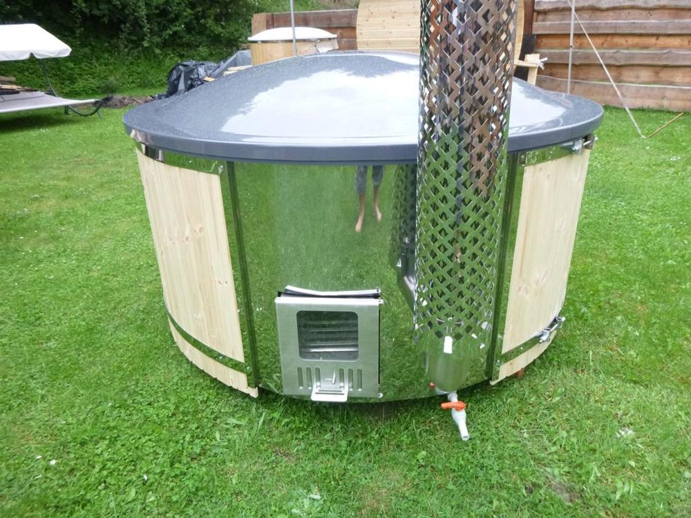 Wellness Hot Tub mit rundem Außenofen
