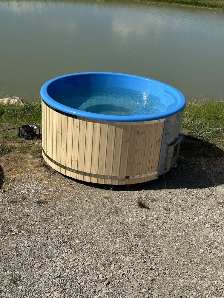 Wellness Hot Tub mit integriertem Ofen