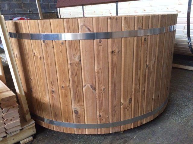 Hot Tub Ø 2,2 m Thermoholz mit großem Innenofen