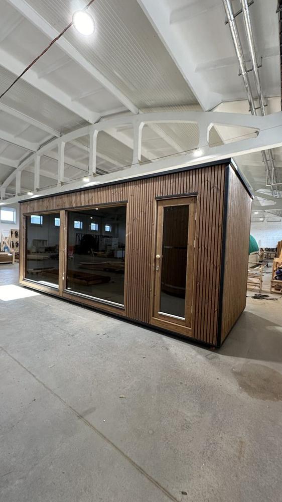 Modern Sauna 2.3x5.9 m mit Bad
