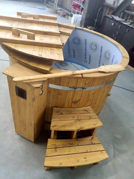 Quadratischer Hot Tub mit Außenofen