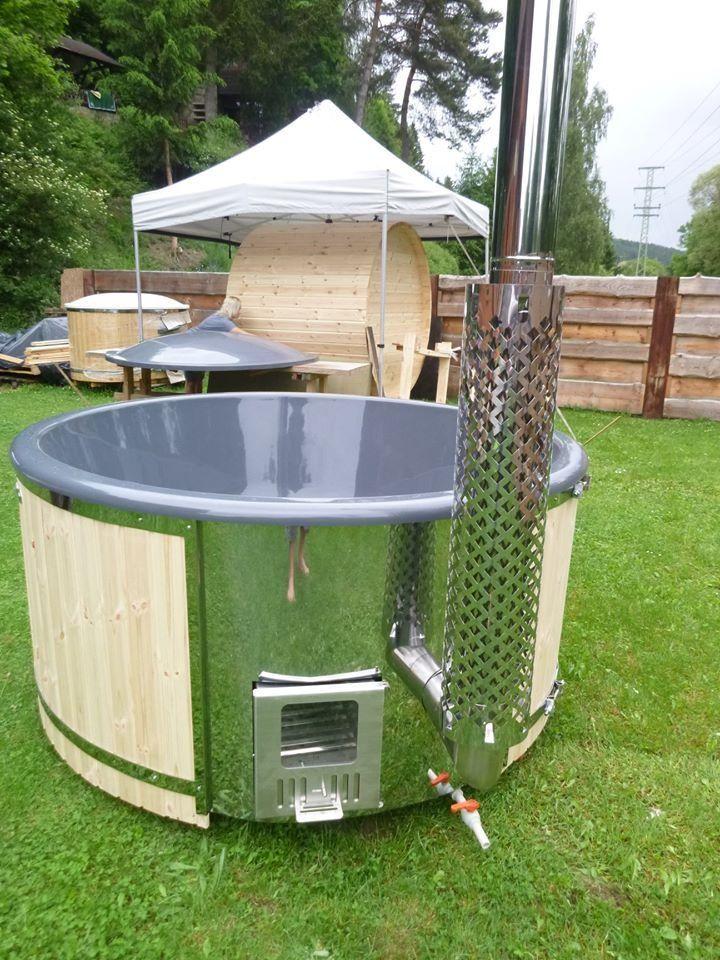 Wellness Hot Tub mit rundem Außenofen