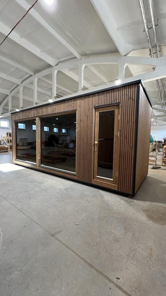 Modern Sauna 2.3x5.9 m mit Bad