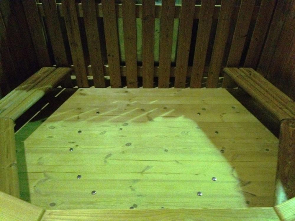 Hot Tub Ø 2,2 m Thermoholz mit großem Innenofen