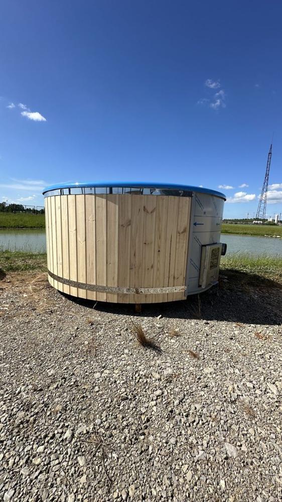 Wellness Hot Tub mit integriertem Ofen