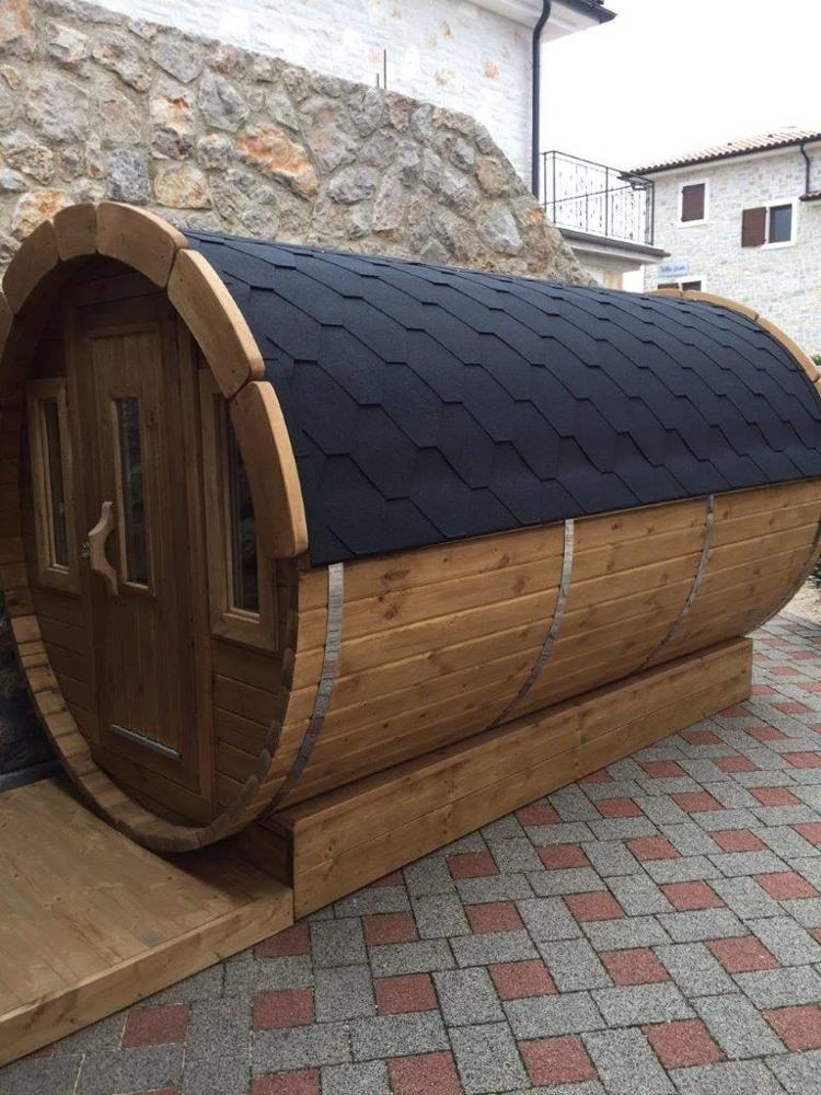 Saunafass 4,8 m/Ø 2,27 m mit Umkleideraum – Thermoholz