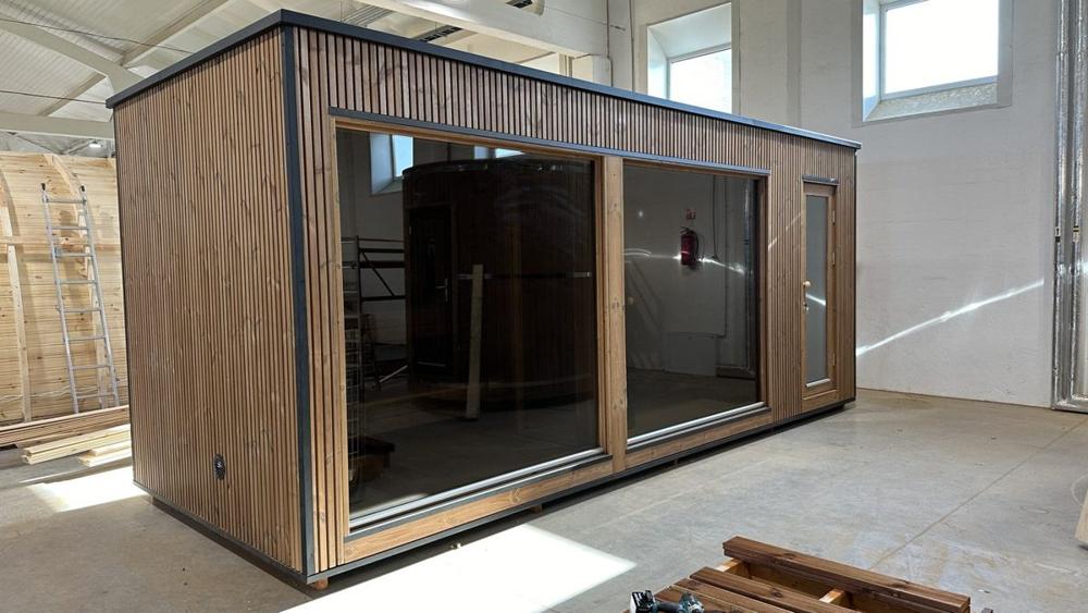 Modern Sauna 2.3x5.9 m mit Bad