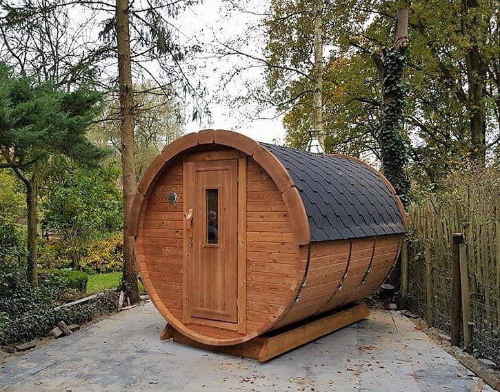 Saunafass 4,5 m/Ø 1,97 m mit Umkleideraum – Thermoholz