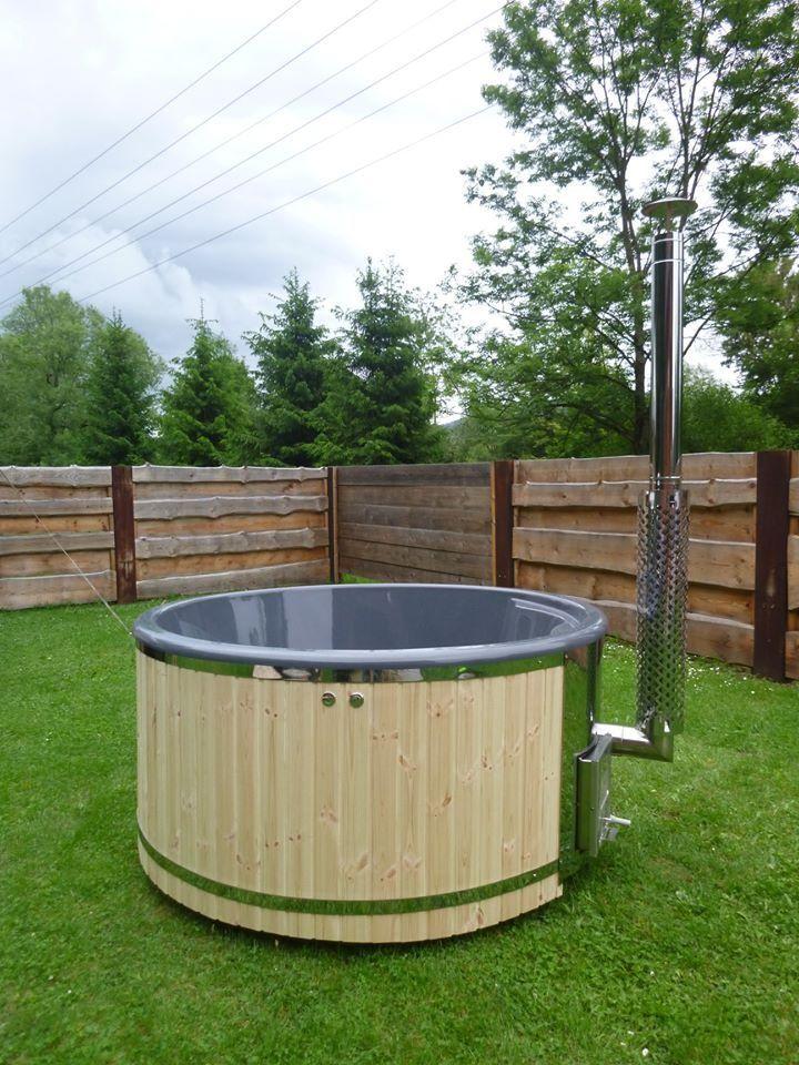 Wellness Hot Tub mit rundem Außenofen