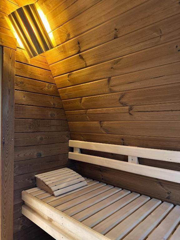 Sauna Pod 2,4 m x 5,9 m – Thermoholz