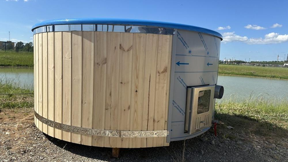 Wellness Hot Tub mit integriertem Ofen
