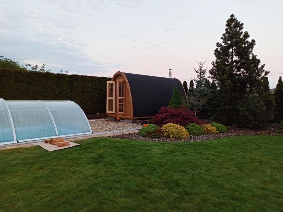 Sauna Pod 2,4 m x 3,0 m – Fichte