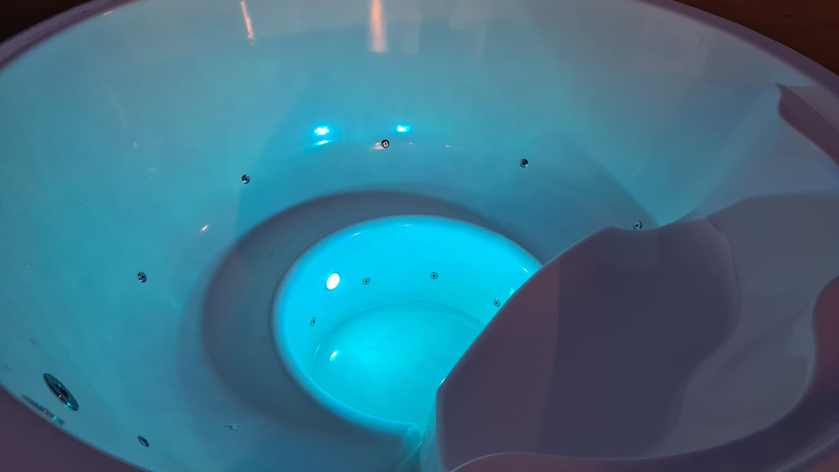 HOT TUB VON BADER24